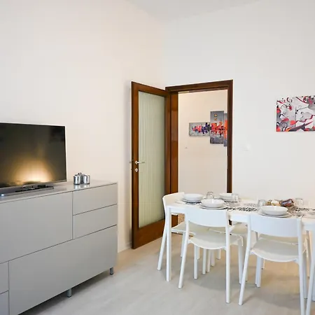 - The Modern Flat * 比萨
